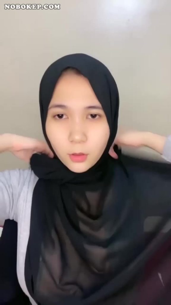 Bokep Indo Tante Jilbab Hitam Busana Transparan