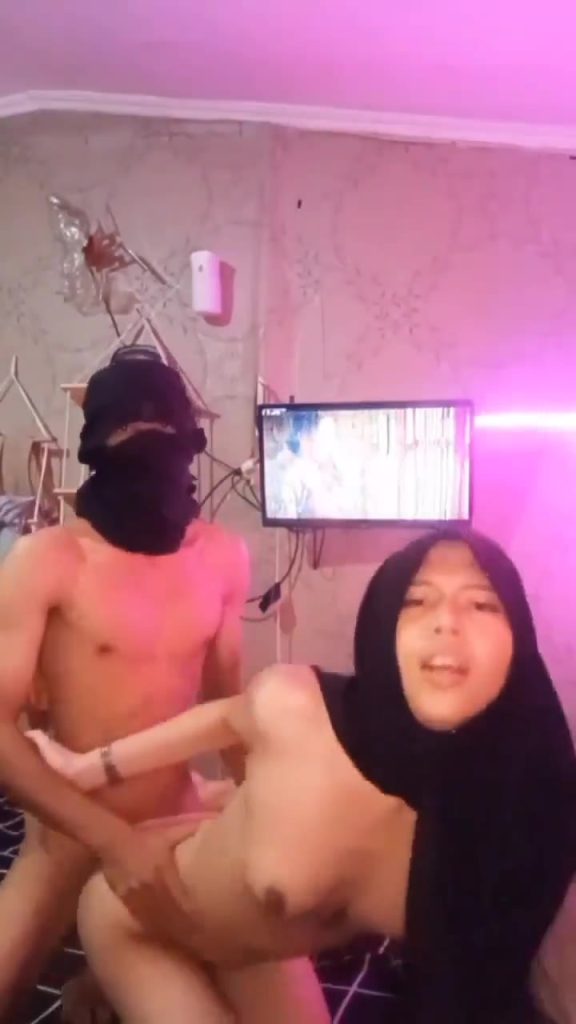 VIRAL hijab hitam didoggy pria bertopeng